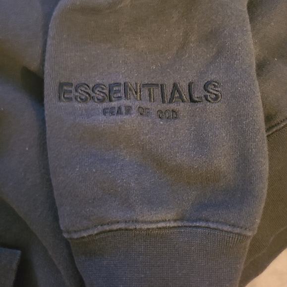 SOLD!! - Essentials Fear Of God Sweatshirt Black Size XS - Picture 3 of 5